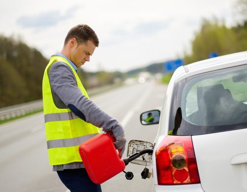 Technician from Ed Holsapple Towing providing fuel delivery assistance to a stranded driver in Salem, IL